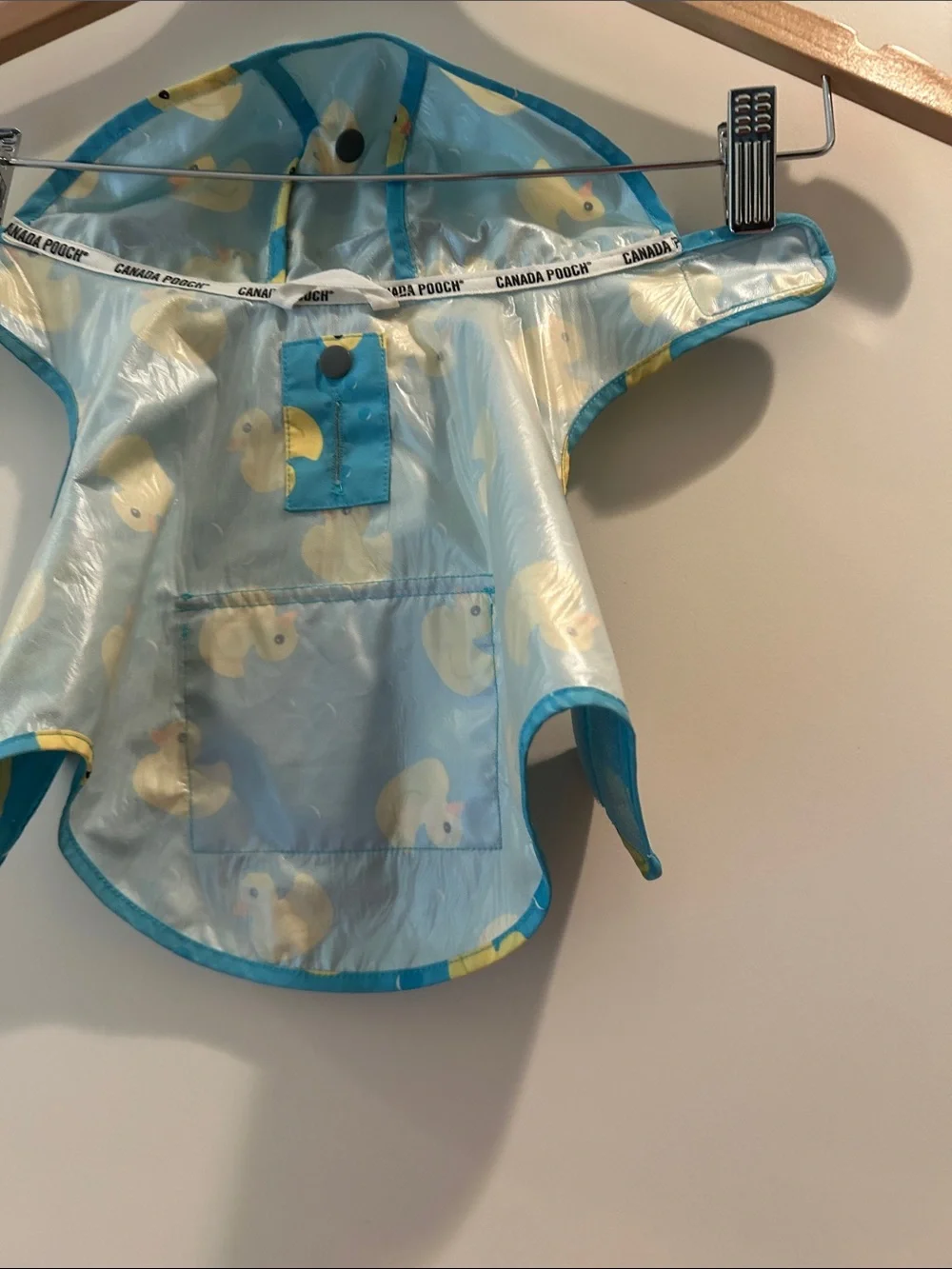 Canada Pooch Duck Print Dog Pet Hooded snap poncho raincoat size 10(fits 5-8lbs)